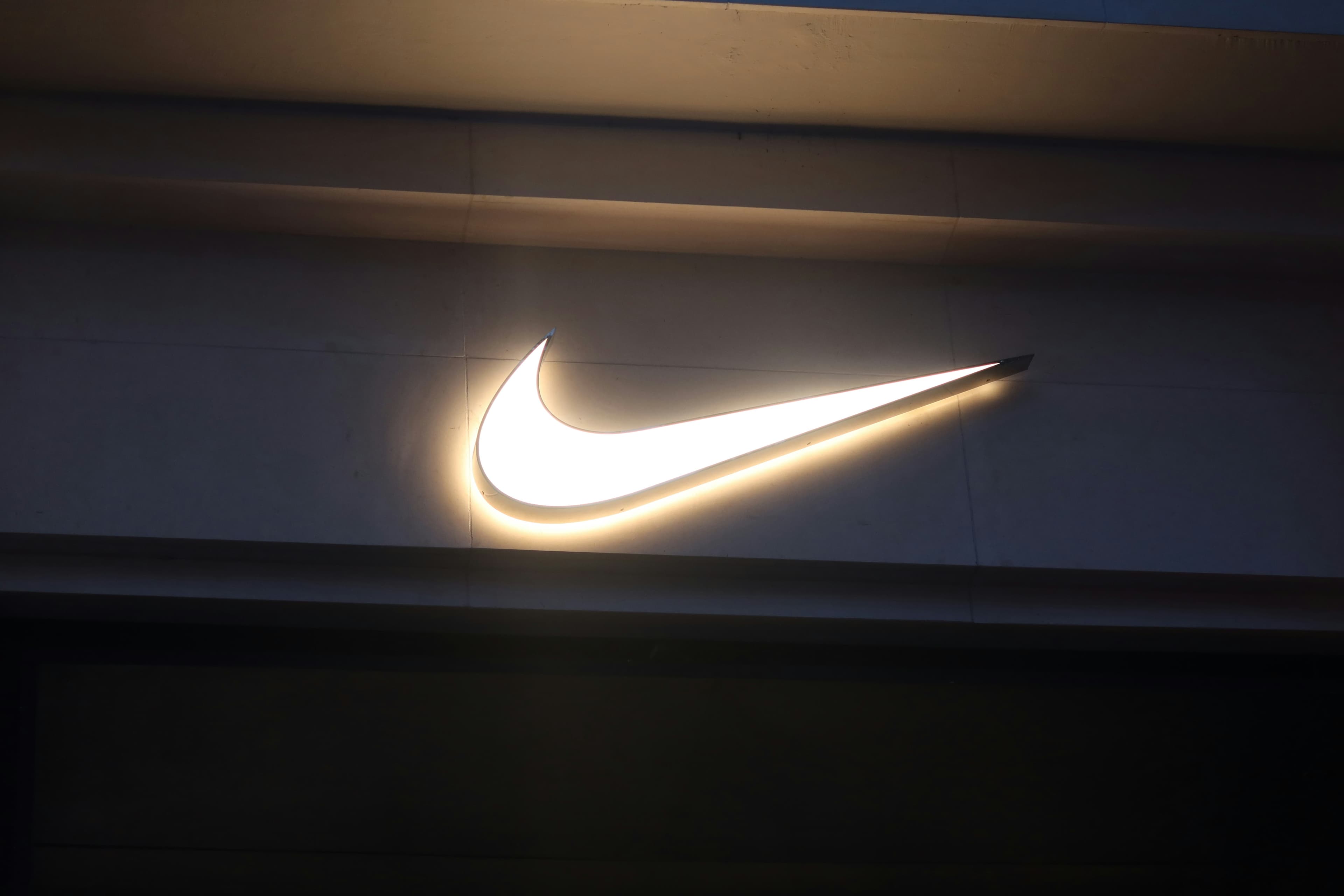 illumateted nike logo